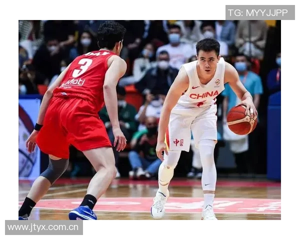 小南斯篮下强势进攻旱地拔葱单臂暴扣展现霸主风范 小南斯篮下强势进攻旱地拔葱单臂暴扣展现霸主风范