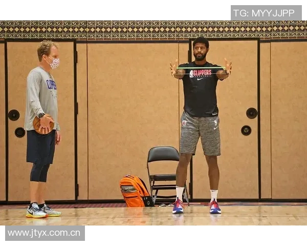 快船训练氛围轻松愉快全员笑容满面小卡频频亮相