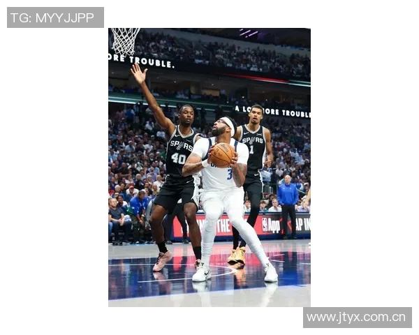 浓眉半场表现抢眼19分钟内高效砍下17分助球队争胜