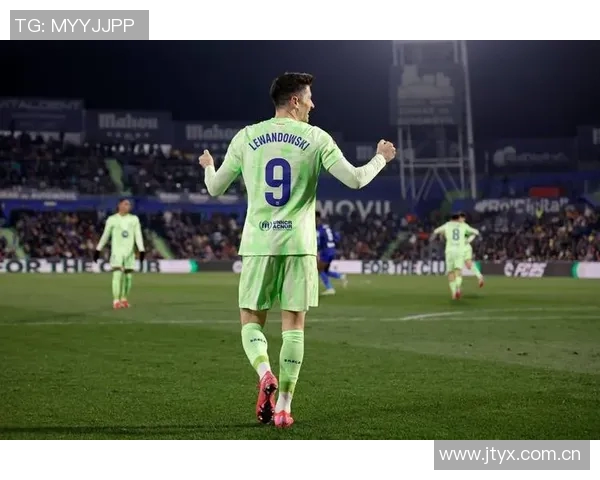 克鲁伊维特称若为巴萨主帅将续约莱万一年看重其经验与能力