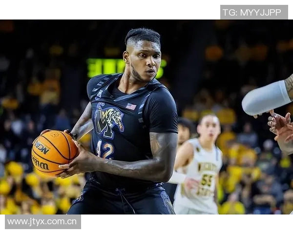 NCAA季前赛明年状元热门达林彼得森上半场狂砍24分全场贡献26分表现抢眼