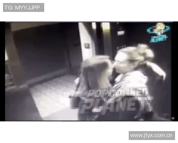 模特揭维尼修斯不当行为内幕私密照片和三人行暗示引发热议