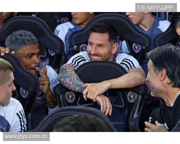 布斯克茨精准直塞助攻梅西单刀机会遗憾打偏错失良机