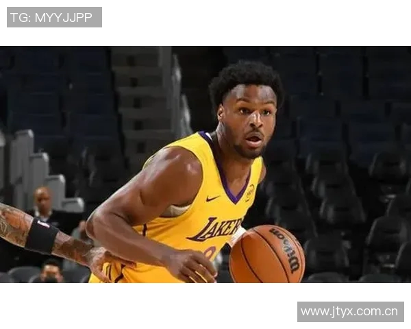 詹姆斯谈斯玛特大场面经验强调继续为卢卡树立榜样并学习 詹姆斯谈斯玛特大场面经验强调继续为卢卡树立榜样并学习