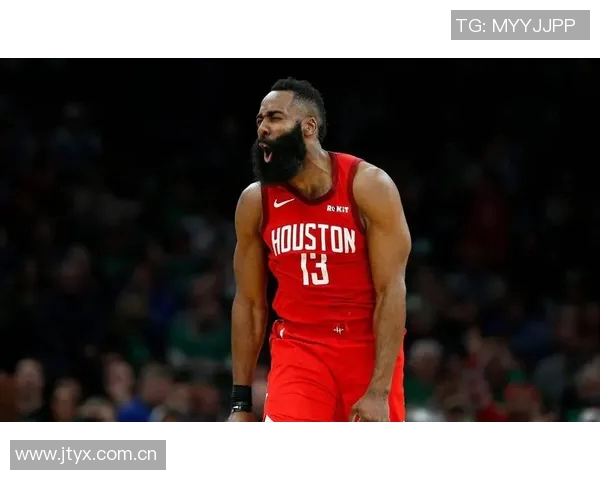 快船客场挑战国王小卡哈登卫衣亮相科林斯酷炫登机照曝光 快船客场挑战国王小卡哈登卫衣亮相科林斯酷炫登机照曝光