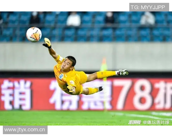 神奇扑救!王大雷在第18分钟成功挡住叶楚贵的近距离头球射门 神奇扑救!王大雷在第18分钟成功挡住叶楚贵的近距离头球射门