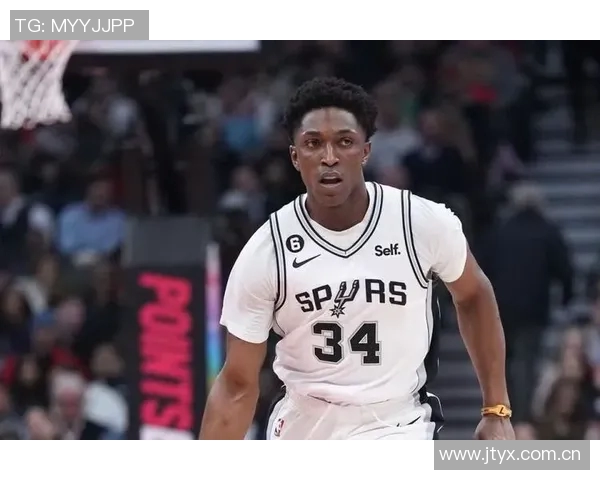 文班低位强攻遭布克防守犯规本场第4次犯规引发争议