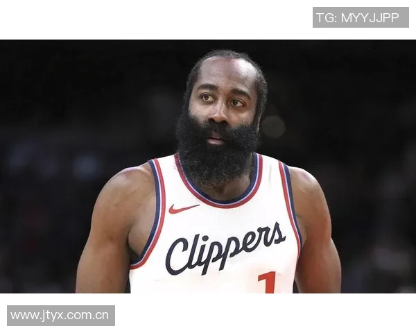 哈登36岁依旧拼搏51分钟赛场上的孤独与坚持让人心疼