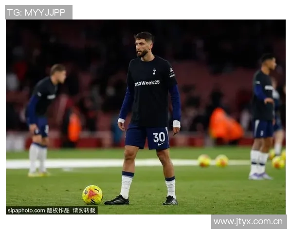 斯彭斯被弗兰克换下引发争议赛后情绪不佳引发关注 斯彭斯被弗兰克换下引发争议赛后情绪不佳引发关注