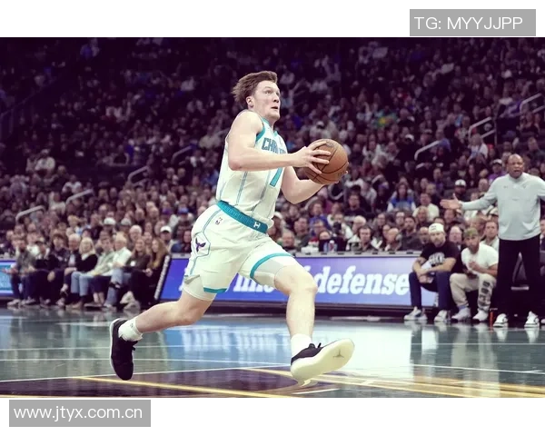 克尼佩尔表现出色12投7中砍下21分7助攻三分球命中率高达55