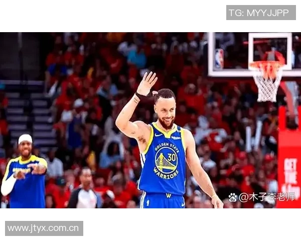 库里轻松发挥全场12投6中贡献14分5助攻巧妙吸引防守展现团队配合魅力