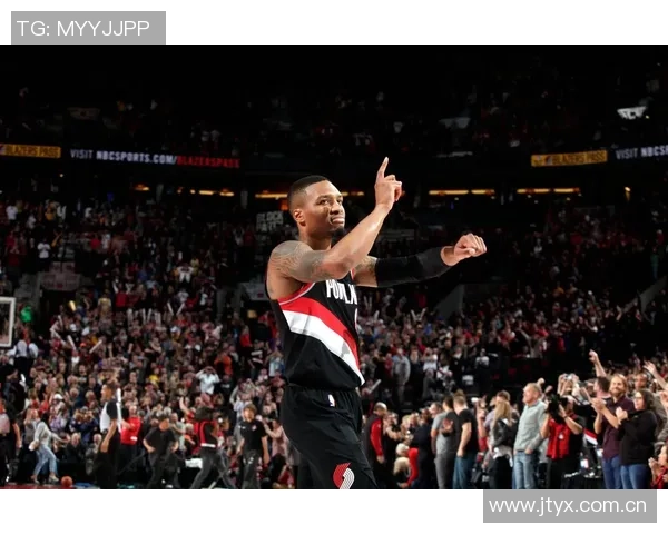 开拓者社区活动精彩瞬间杨瀚森与利拉德亲密互动回馈球迷